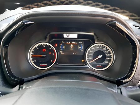 2026-Isuzu-D-Max-30-DDI-V-Cross-HR-4x4-Auto-Double-Cab_10