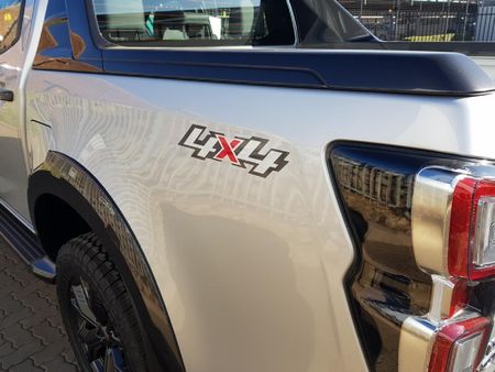 2026-Isuzu-D-Max-30-DDI-V-Cross-HR-4x4-Auto-Double-Cab_16
