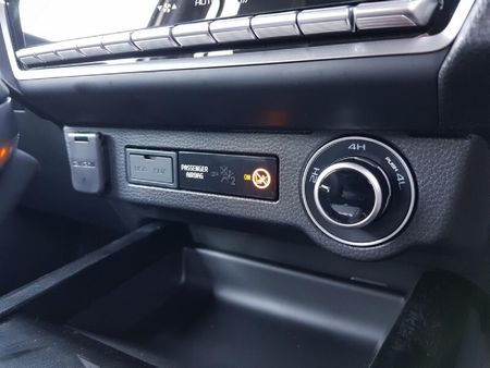 2026-Isuzu-D-Max-30-DDI-V-Cross-HR-4x4-Auto-Double-Cab_18
