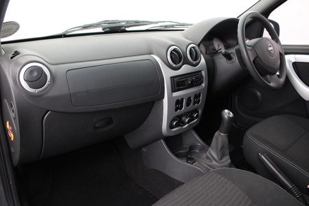 2021-Nissan-NP200-16-SE_1