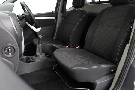 2021-Nissan-NP200-16-SE_8