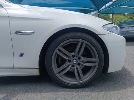 2013-BMW-5-Series-520d-M-Sport-Auto_9