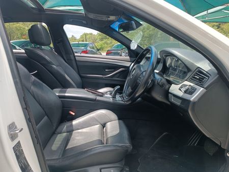 2013-BMW-5-Series-520d-M-Sport-Auto_11