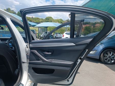2013-BMW-5-Series-520d-M-Sport-Auto_12