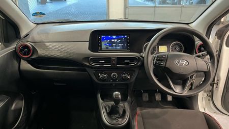 2021-Hyundai-Grand-i10-10-Motion_9