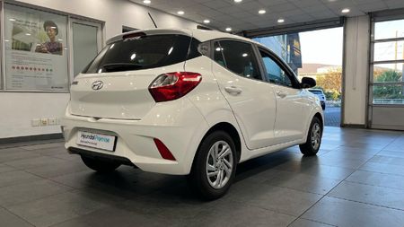 2021-Hyundai-Grand-i10-10-Motion_6