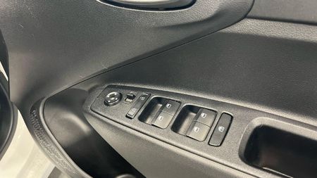 2021-Hyundai-Grand-i10-10-Motion_7