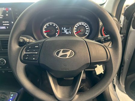 2025-Hyundai-Grand-i10-12-Motion-Auto_15
