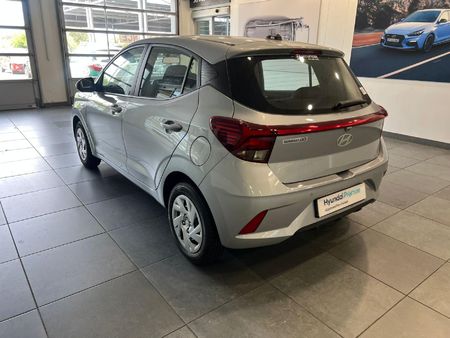 2025-Hyundai-Grand-i10-12-Motion-Auto_3