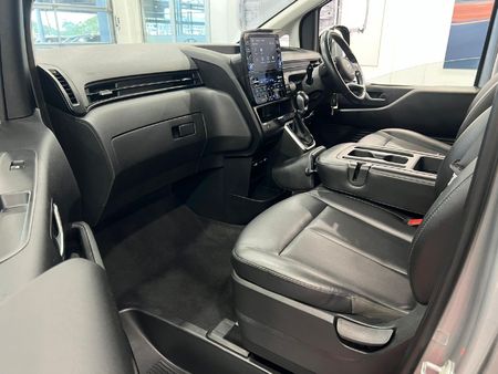 2025-Hyundai-Staria-22d-Executive-Auto-11-Seat_12