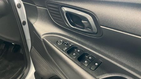 2024-Hyundai-i20-12-Premium_19