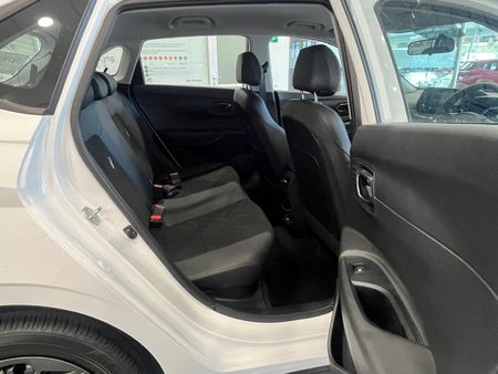 2024-Hyundai-i20-12-Premium_2