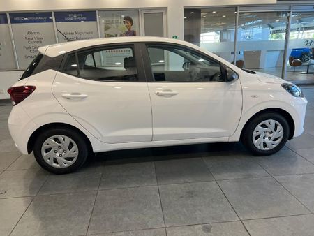 2024-Hyundai-Grand-i10-10-Motion_11
