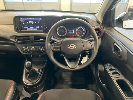 2024-Hyundai-Grand-i10-10-Motion_17