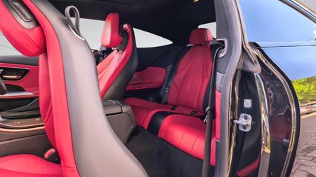 2026-Mercedes-Benz-CLE-300-4Matic-coupe-AMG-Line_14