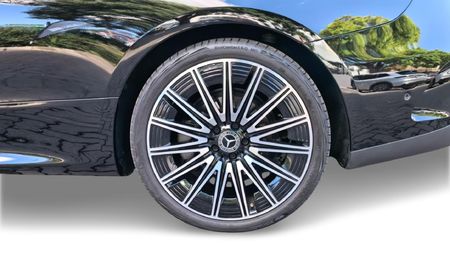 2026-Mercedes-Benz-CLE-300-4Matic-coupe-AMG-Line_4