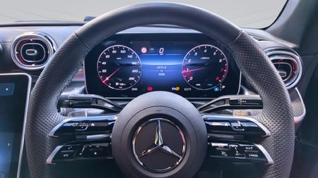 2026-Mercedes-Benz-CLE-300-4Matic-coupe-AMG-Line_5