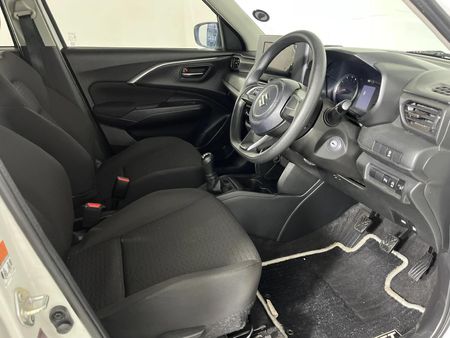 2025-Suzuki-Swift-12-GL_9