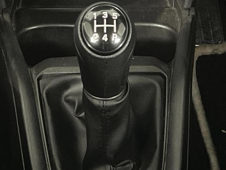 2025-Suzuki-Swift-12-GL_10