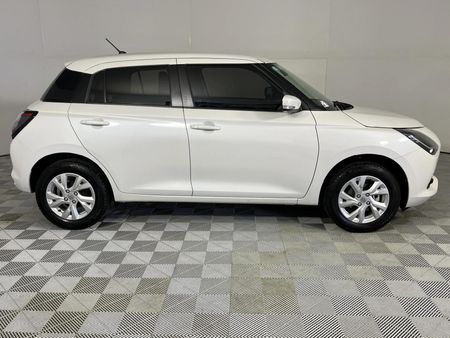 2025-Suzuki-Swift-12-GL_16