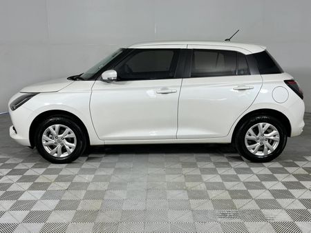 2025-Suzuki-Swift-12-GL_18