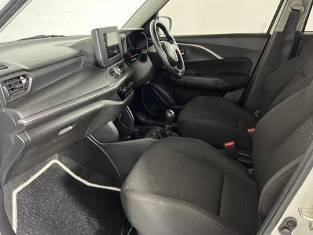 2025-Suzuki-Swift-12-GL_8