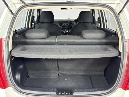 2013-Hyundai-i10-11-GLS-Motion_14