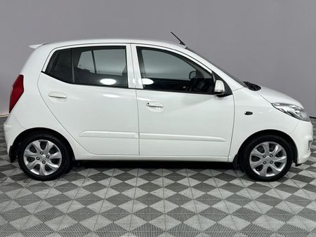 2013-Hyundai-i10-11-GLS-Motion_17