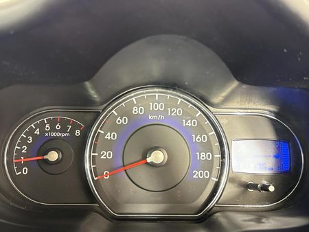 2013-Hyundai-i10-11-GLS-Motion_2