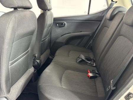 2013-Hyundai-i10-11-GLS-Motion_3