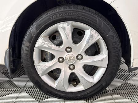 2013-Hyundai-i10-11-GLS-Motion_5