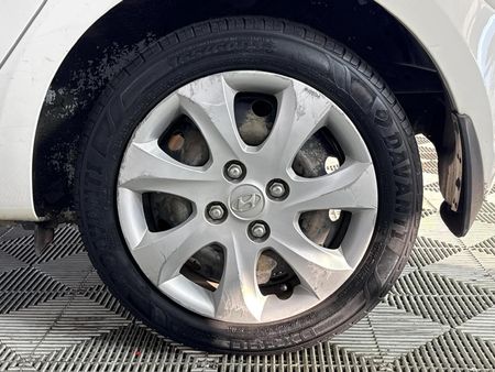 2013-Hyundai-i10-11-GLS-Motion_6