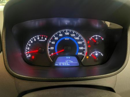 2016-Hyundai-Grand-i10-125-Fluid_10