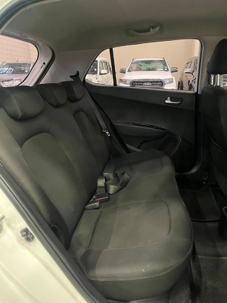 2016-Hyundai-Grand-i10-125-Fluid_12