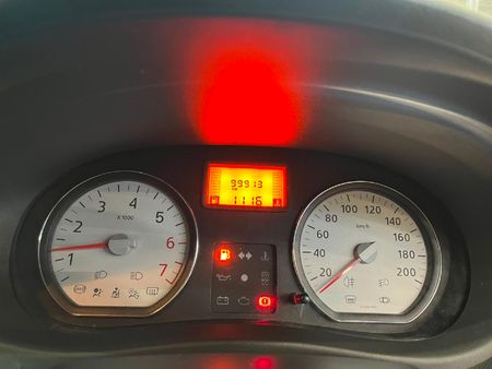 2019-Nissan-NP200-16-AC-Safety-Pack_10