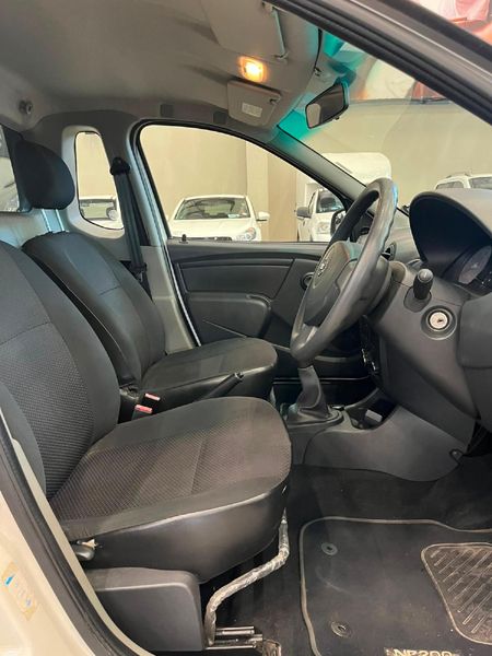 2019-Nissan-NP200-16-AC-Safety-Pack_11