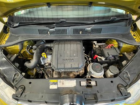 2018-Volkswagen-Up-Move-Up-10-5-dr_12