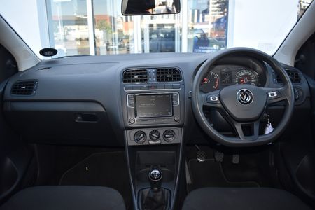 2024-Volkswagen-Polo-Vivo-14-Comfortline-5-dr_4
