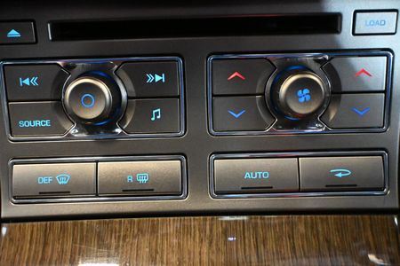 2010-Jaguar-XF-XFR-50-Supercharged-Sport-6-Speed-Shiftable-Auto_10