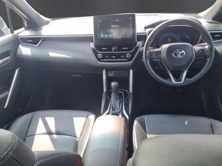 2025-Toyota-Corolla-Cross-18-XS_10