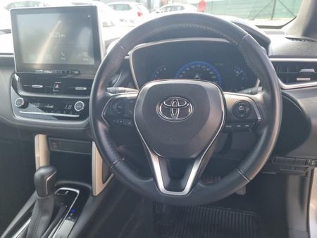 2025-Toyota-Corolla-Cross-18-XS_17