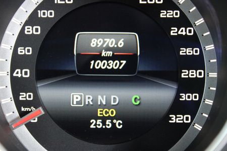2015-Mercedes-AMG-E-Class-E63-AMG-Sport-V8-Bi-Turbo-Carbon-Edition-7-Speed_30