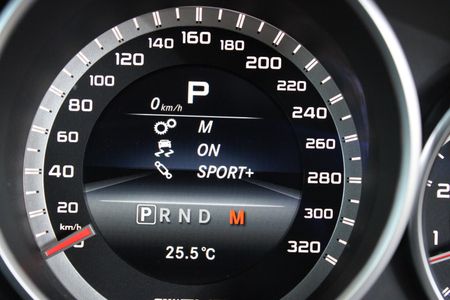 2015-Mercedes-AMG-E-Class-E63-AMG-Sport-V8-Bi-Turbo-Carbon-Edition-7-Speed_32
