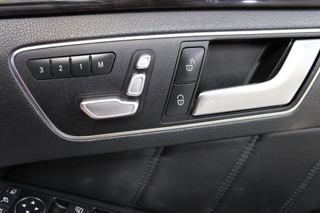 2015-Mercedes-AMG-E-Class-E63-AMG-Sport-V8-Bi-Turbo-Carbon-Edition-7-Speed_37