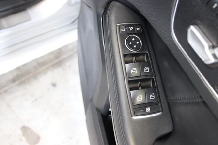 2015-Mercedes-AMG-E-Class-E63-AMG-Sport-V8-Bi-Turbo-Carbon-Edition-7-Speed_38