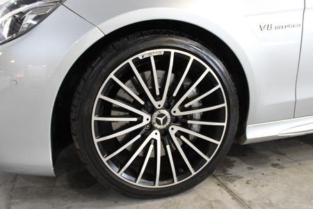 2015-Mercedes-AMG-E-Class-E63-AMG-Sport-V8-Bi-Turbo-Carbon-Edition-7-Speed_42
