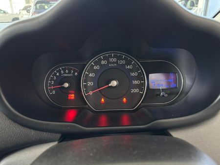 2017-Hyundai-i10-11-GLS-Motion_10