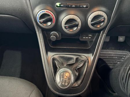 2017-Hyundai-i10-11-GLS-Motion_11