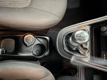 2017-Hyundai-i10-11-GLS-Motion_12