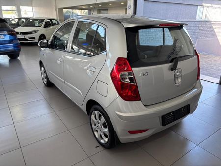 2017-Hyundai-i10-11-GLS-Motion_15
